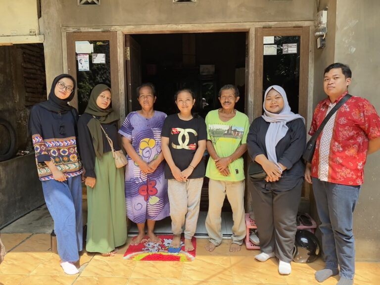 Terjun Langsung Kemasyarakat,  Mahasiswa Prodi Kesos Melaksanakan Magang CoE Kelas Pemberdayaan