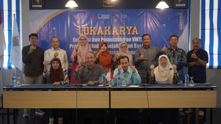 Lokakarya di Hall Kapal Garden Hotel UMM