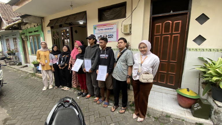 Kegiatan Pendampingan Administrasi Posko Peduli Pendidikan “Putra Cindekia” Dilaksanakan oleh Kelompok 1 CoE Prodi Kesejahteraan Sosial FISIP UMM